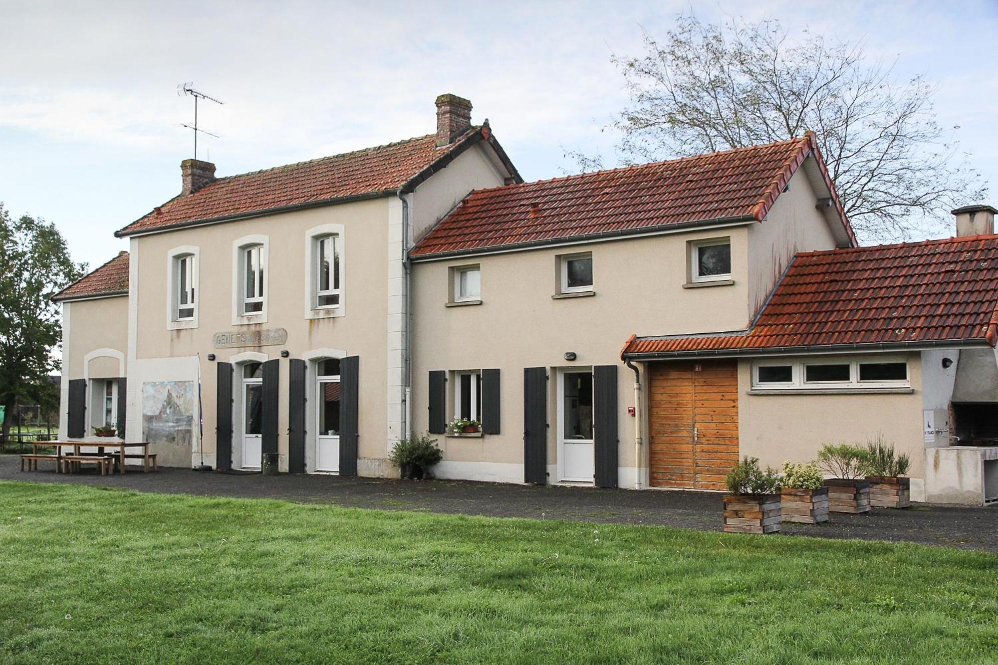 Auberge De Jeunesse Hi Genêts Esterno foto